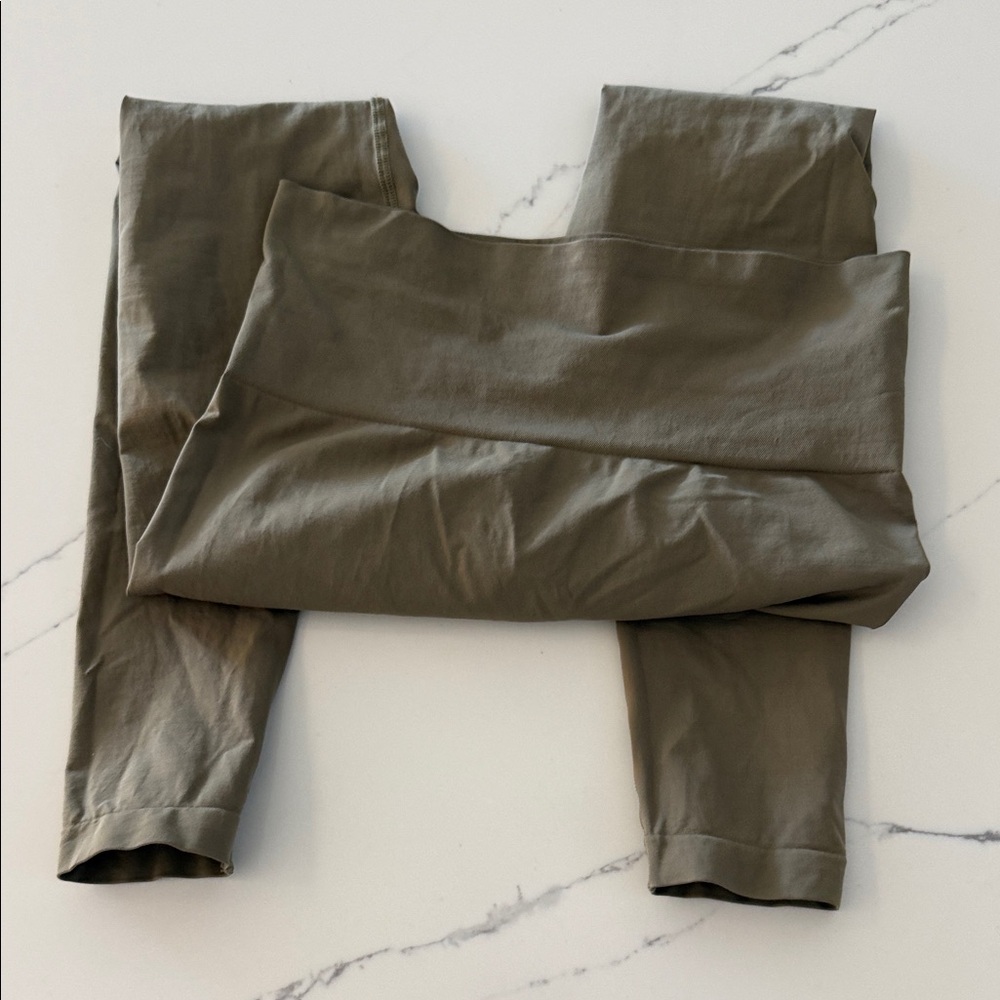 SKIMS Olive Leggings